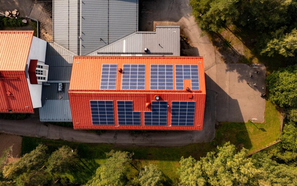 Cum alegi invertorul pentru un sistem fotovoltaic de 5 kW