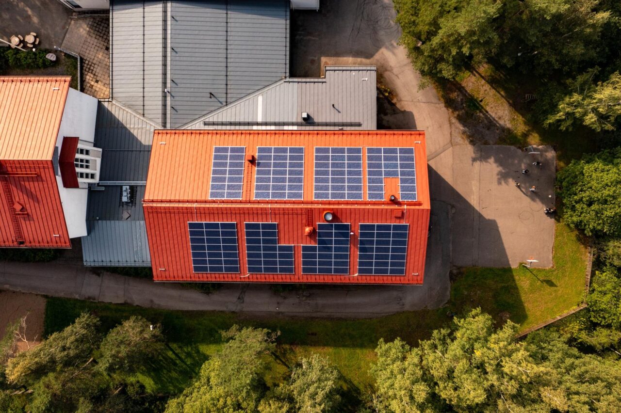 Cum alegi invertorul pentru un sistem fotovoltaic de 5 kW