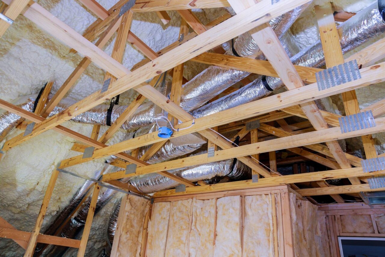 Construirea unui tavan în mansardă: Structură, izolație și ventilație