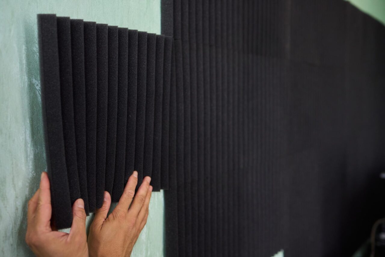 Izolația acustică a casei: Materiale și tehnici pentru liniște