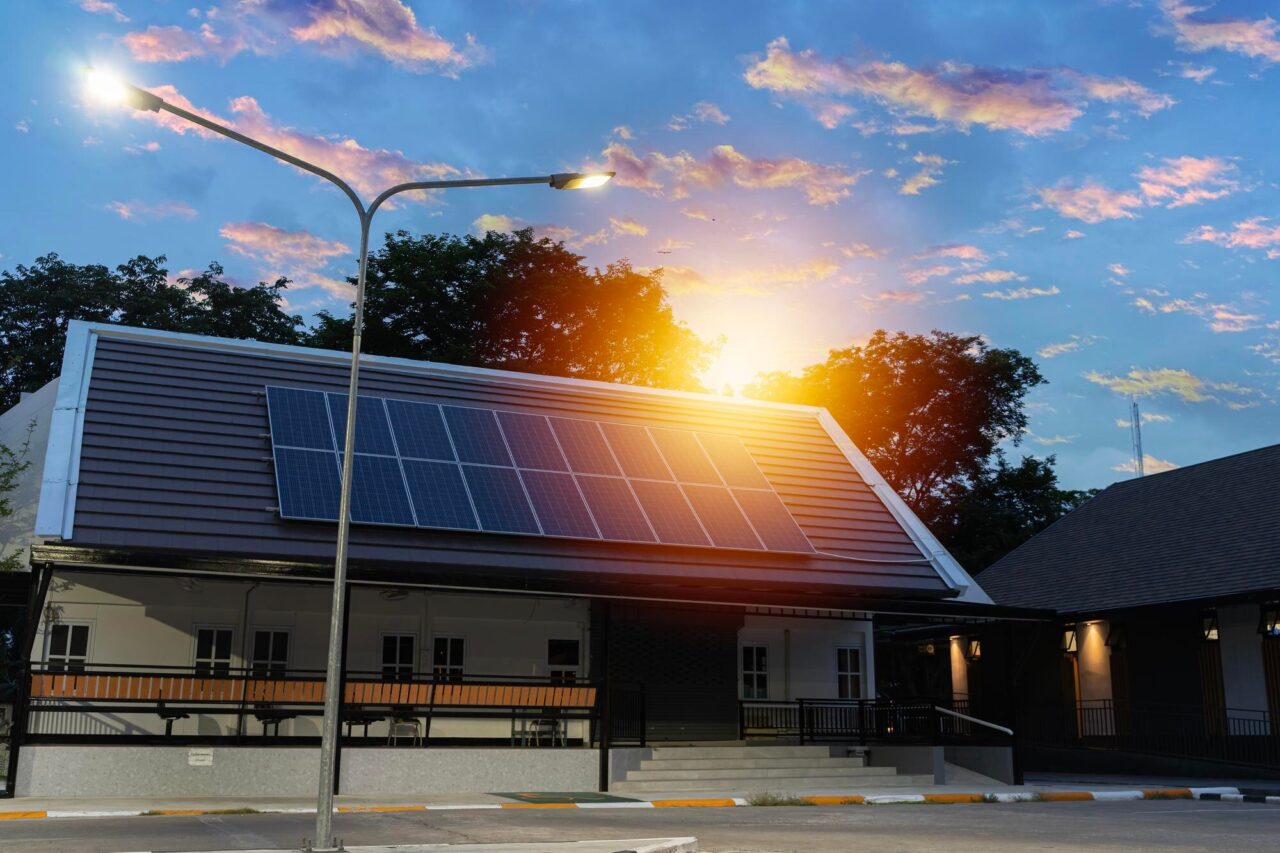 Merită panourile fotovoltaice dacă factura la curent este mică?