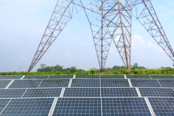 Cât produc panourile fotovoltaice într-o zi înnorată